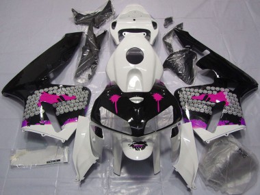 Rosa Spritzer on Glänzendes Schwarz 2005-2006 Honda CBR600RR Motorrad Verkleidung